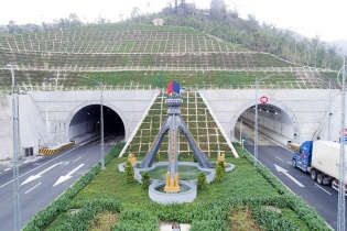 Hơn 10,2 triệu lượt xe an toàn qua hầm đường bộ Đèo Cả trong 5 năm