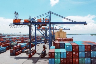 Cảng VIMC Đình Vũ - Hải Phòng được thí điểm khai thác tàu container trong 6 tháng