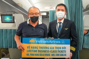 Vietnam Airlines tri ân HLV Park vé bay Thương gia trọn đời giữa Hàn Quốc và Việt Nam
