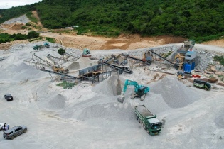 Xử lý nghiêm tổ chức, cá nhân găm hàng, ép giá vật liệu xây cao tốc