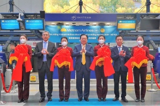 Hàng không Việt Nam đón khách bay thường lệ đầu tiên từ Bắc Kinh sau 3 năm