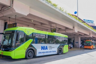 Đưa vào vận hành xe buýt điện VinBus nối chuyến giữa 2 nhà ga sân bay Nội Bài