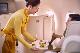 Vietnam Airlines số hóa thực đơn suất ăn, đồ uống trên các chuyến bay