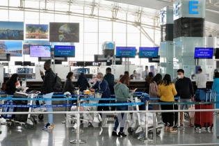 Tăng tải cung ứng trên các đường bay từ Hà Nội, TP.HCM dịp Lễ 30/4-1/5