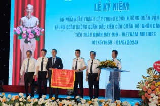 Đoàn bay 919 của Vietnam Airlines kỷ niệm 65 năm thành lập