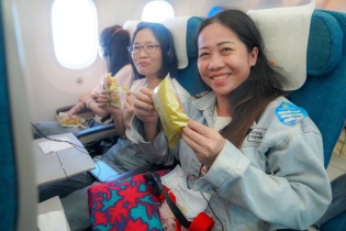 450 người lao động được hỗ trợ về quê đón Tết  trên chuyến bay của Vietnam Airlines