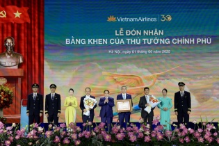 Thủ tướng mong Vietnam Airlines bay cao, vươn xa, trải dài trên khắp 5 châu 4 biển