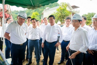 Chỉ đạo nóng của Bộ trưởng Bộ Xây dựng tại công trường cao tốc Đồng Đăng - Trà Lĩnh