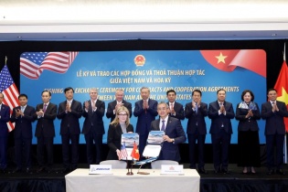 Vietnam Airlines mua 50 Boeing 737-8 trị giá 8,1 tỷ USD và xem xét đặt thêm 30 tàu