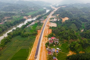 Bước nước rút không nghỉ tại công trường cao tốc trọng điểm nối Lạng Sơn- Cao Bằng 