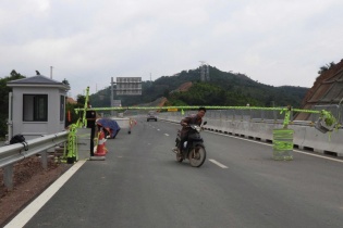 Cảnh báo nguy cơ tai nạn do người dân tự ý vào cao tốc Hữu Nghị - Chi Lăng
