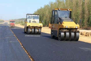 Nhà thầu thi công cao tốc lao đao vì thiếu xăng dầu
