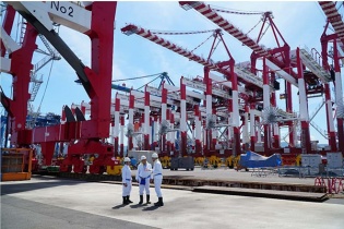 Cảng quốc tế Long An khai thác hàng container vào quý II/2023
