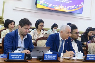 Gặp Chủ tịch TP.HCM, doanh nghiệp FDI lại kêu thủ tục cấp phép lao động nhiêu khê 