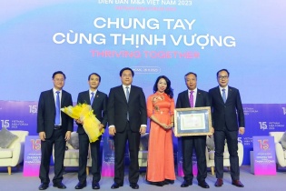 Báo Đầu tư nhận bằng khen của Bộ Kế hoạch và Đầu tư