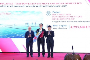 Bình Dương trao giấy chứng nhận đầu tư cho 4 doanh nghiệp Singapore