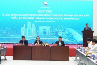 Bình Dương công bố quy hoạch, trao giấy chứng nhận đăng ký đầu tư 6 dự án với số vốn 1,5 tỷ USD