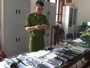 Bắt giữ gần 1.000 smartphone nhập lậu giấu trong  xe container