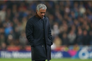 HLV Jose Mourinho chính thức bị sa thải