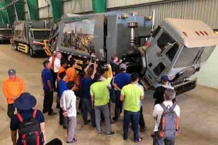 VWS tổ chức tập huấn sử dụng xe vận chuyển chuyển rác công nghệ Hoa Kỳ
