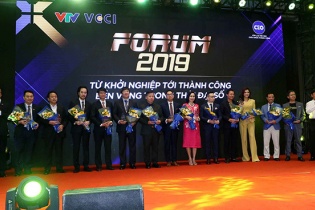 Gần 1.000 doanh nhân tham dự Diễn đàn “Từ khởi nghiệp tới thành công bền vững trong thời kinh tế số”