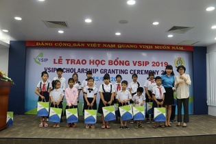 VSIP Bình Dương trao 183 suất học bổng cho con em công nhân lao động có hoàn cảnh khó khăn