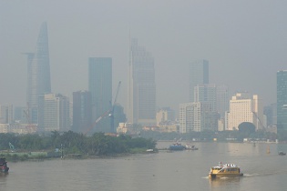 Sương mù tiếp tục che phủ TP.HCM