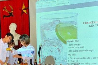 Sinh viên tham gia tập huấn nâng cao nghiệp vụ khách sạn nhà hàng  