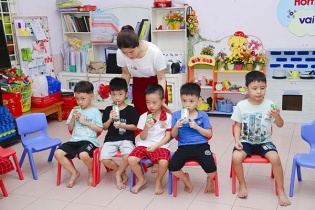 Nỗ lực thầm lặng của thầy cô vì niềm vui của học sinh