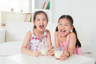 Kiềng 3 chân bảo vệ trẻ em trước dịch bệnh