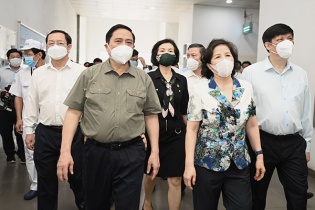 Thủ tướng Chính phủ: Vinamilk là doanh nghiệp điển hình "vừa sản xuất, vừa chiến đấu" chống Covid-19