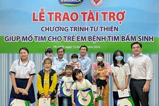 Gần 1.300 bệnh nhân nghèo đã được Vinamilk hỗ trợ phẫu thuật tim và mắt