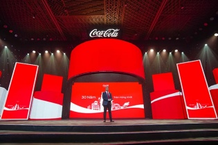 Kỷ niệm 30 năm hoạt động, Coca-Cola khởi động chương trình “Chai nhựa tái sinh-hành trình tiếp nối”