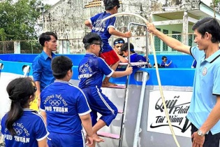 Quỹ Phát triển tài năng Việt trao tặng hồ bơi, giúp trẻ em nghèo được học bơi miễn phí