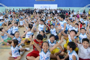 Dutch Lady tiếp tục đồng hành cùng chương trình Jr. NBA 2015