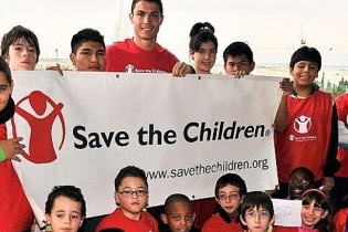 CR7 ủng hộ nạn nhân động đất tại Nepal 7 triệu euro