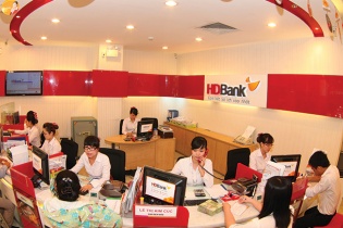 Ngân hàng lấn sân, chen chân sang bảo hiểm