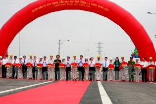 Chính thức thông xe cầu Việt Trì mới nối Vĩnh Phúc - Phú Thọ