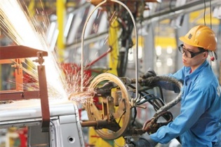 IMF: Lạc quan tăng  trưởng, lo ngại nợ công