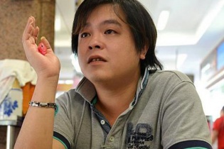 Chủ cửa hàng điện thoại Mobile Air lừa du khách Việt bị Singapore bắt giữ