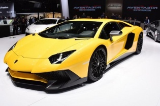 Lamborghini Aventador SV cháy hàng khi vừa trình làng