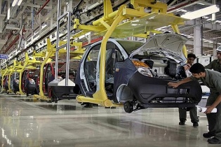 Công nghiệp ô tô Việt Nam đang đứng trước "ngã ba đường"