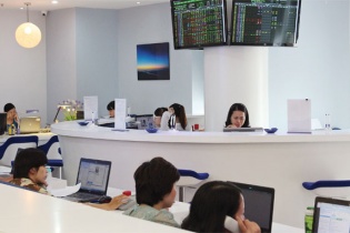 Nới room: Chính phủ trao quyền quyết cho doanh nghiệp