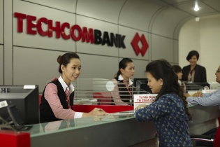 Techcombank nhận 2 giải thưởng từ Global Banking & Finance Review