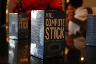 Intel ra mắt máy tính bỏ túi tại Việt Nam, giá bán 3,99 triệu đồng