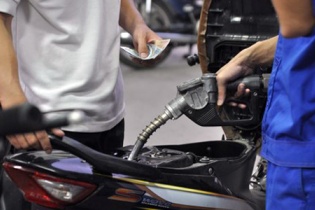 Giá xăng vừa giảm hơn 300 đồng/lít