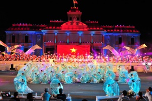 Rực rỡ vũ điệu đường phố tại Festival biển Nha Trang 2015 