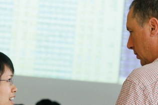 UBCK thúc doanh nghiệp lên phương án nới room