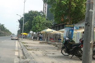Những “chợ” bất động sản bên... vỉa hẻ