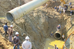 Đường ống nước sạch Sông Đà vỡ lần thứ 13